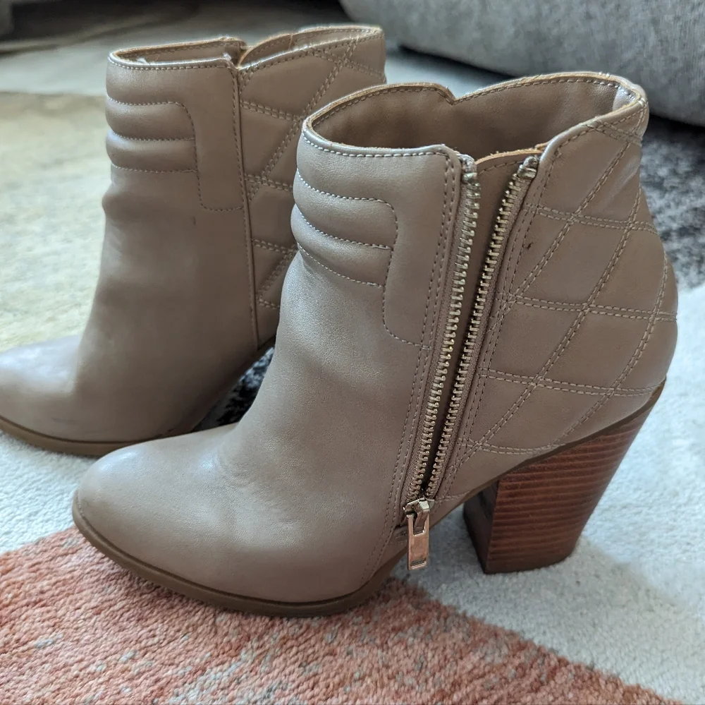 Women's Cream ALDO Booties size 7.5 - Picture 6 of 8